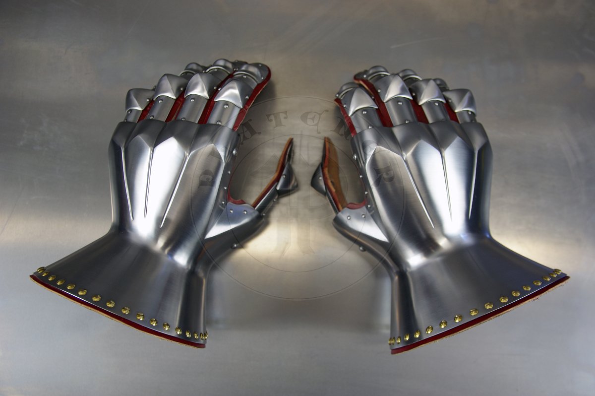 Rkawice klepsydrowe wykonane ze stali redniowglowej, hartowane i odpusczane do 42 HRC./Hourglass gauntlets made from medium carbon steel, heat hardened and tempered up to 42 HRC.