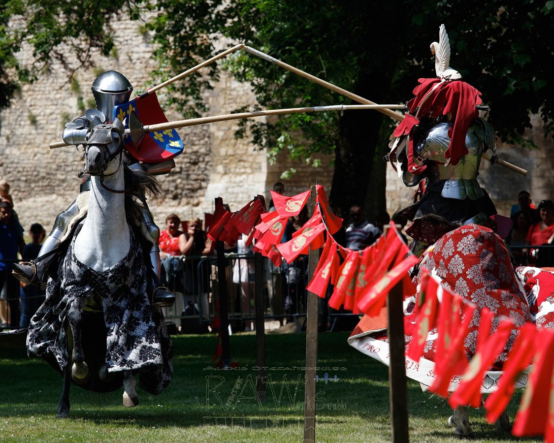 Zbroja kopijnicza na pocztek XV wieku w akcji. Zdjcie autorstwa https://www.facebook.com/reenactmentartworkstudio/ /Early XV c. armour set for jousting purpose in action. Photo made by https://www.facebook.com/reenactmentartworkstudio/