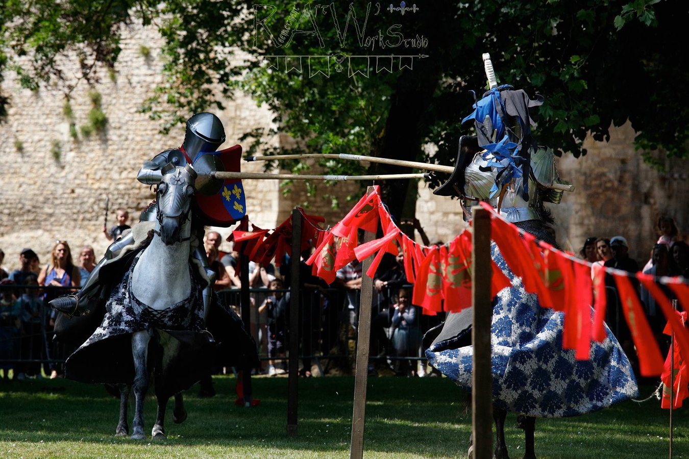 Zbroja kopijnicza na pocztek XV wieku w akcji. Zdjcie autorstwa https://www.facebook.com/reenactmentartworkstudio/ /Early XV c. armour set for jousting purpose in action. Photo made by https://www.facebook.com/reenactmentartworkstudio/