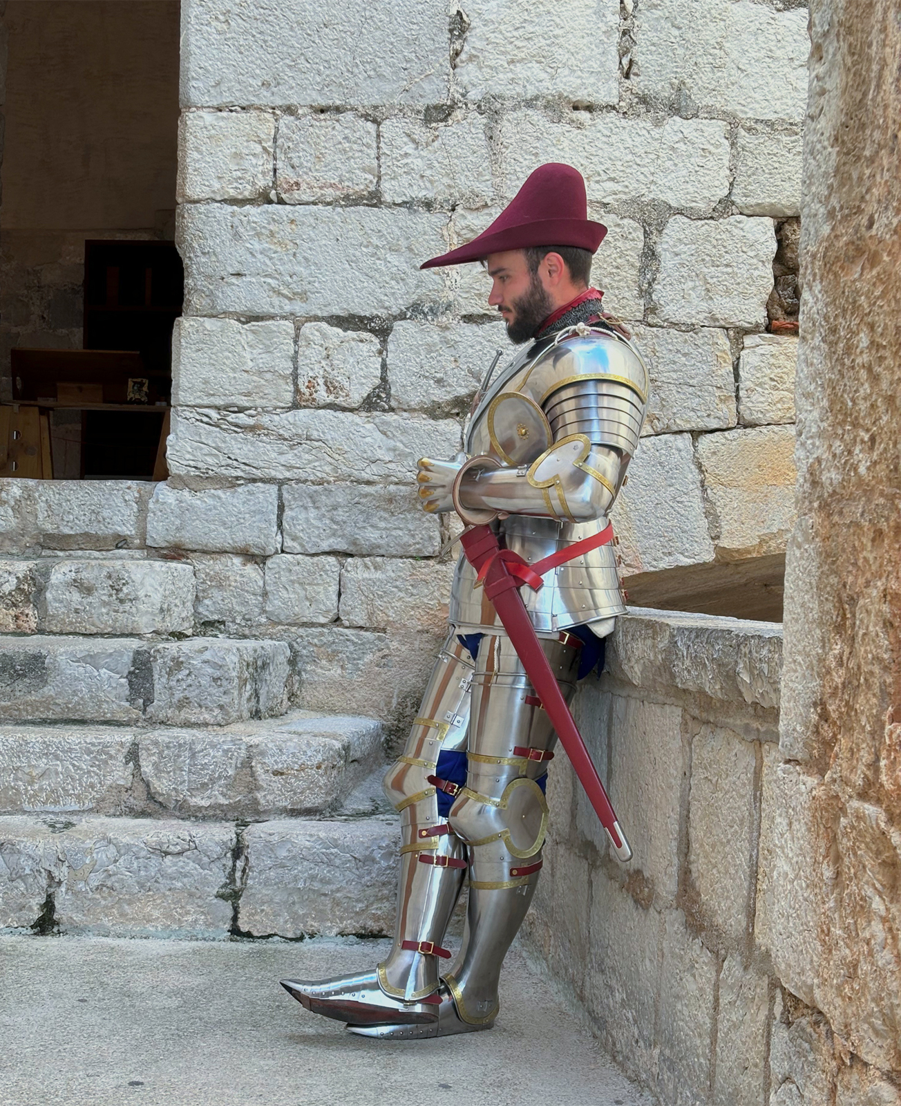 Armour for the beginning of the XV century mainly inspired by depictions from the Altar of St. George of the Valencian school, circa 1410. Spanish armour reproducted from medieval art, worn by my Spanish customer on Spanish soil - it's a wonderful compilation of circumstances, which bring history back to life.