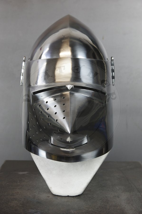 Przybica z zason psi pysk wzorowana na hemie A69 z Wallace Collection w Londynie, datowany na 1390-1400 r. Hem ulepszony cieplnie do 34 HRC./Visored bascinet hundsgugel based on A69 helmet from Wallace Collection in London, circa 1390-1400. Heat treatment up to 34 HRC.