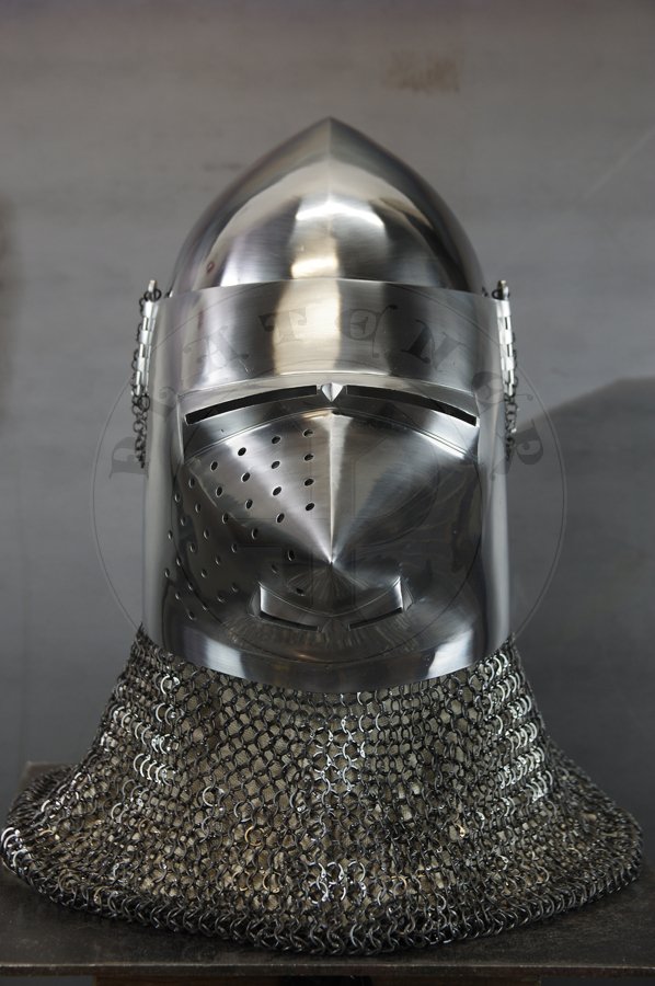Przybica z zason psi pysk wzorowana na hemie A69 z Wallace Collection w Londynie, datowany na 1390-1400 r. Hem ulepszony cieplnie do 34 HRC./Visored bascinet hundsgugel based on A69 helmet from Wallace Collection in London, circa 1390-1400. Heat treatment up to 34 HRC.