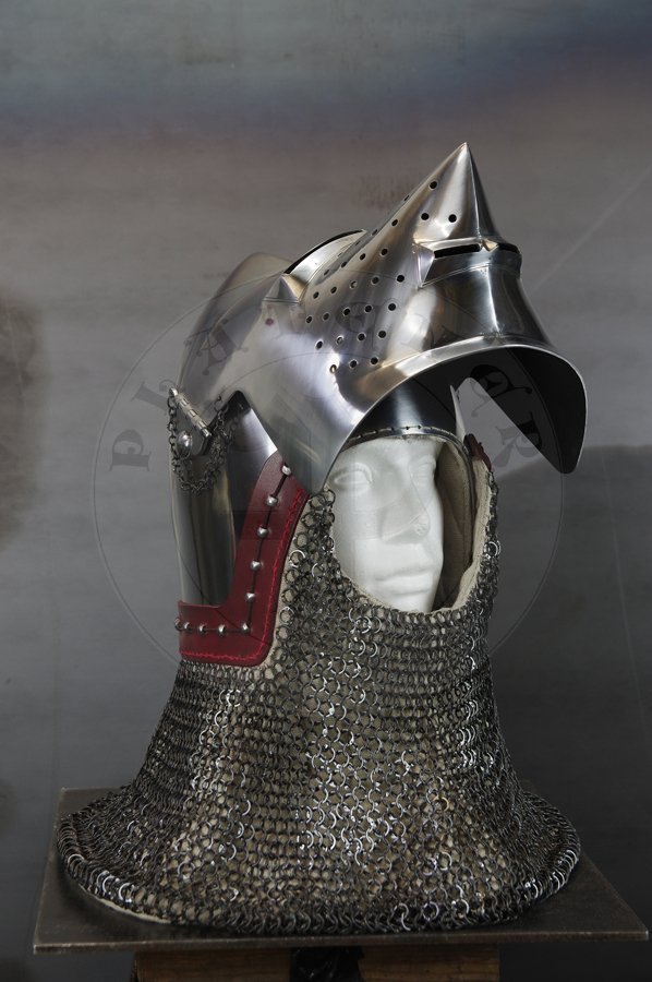 Przybica z zason psi pysk wzorowana na hemie A69 z Wallace Collection w Londynie, datowany na 1390-1400 r. Hem ulepszony cieplnie do 34 HRC./Visored bascinet hundsgugel based on A69 helmet from Wallace Collection in London, circa 1390-1400. Heat treatment up to 34 HRC.