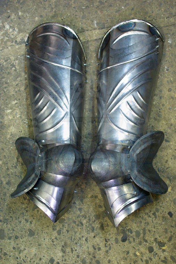 Bigwanty pytowe woskie eksportowe 'alla tedesca' w produkcji. /Italian export leg harness 'alla tedesca' in progress.