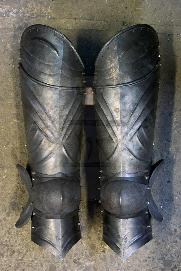 Bigwanty pytowe woskie eksportowe 'alla tedesca' w produkcji. /Italian export leg harness 'alla tedesca' in progress.