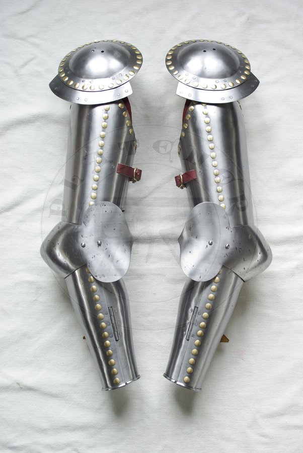 Osony rk wykonane ze stali redniowglowej bdce jedn z moliwych interpretacji uzbrojenia widocznego na przedstawieniach zbrojnych z srebrnego otarza w. Jakuba z katedry w Pistoi./Arm harness made from medium carbon steel which are one of possible version of harness depict by men-at-arms from silver altar of St. James in Pistoia Cathedral.