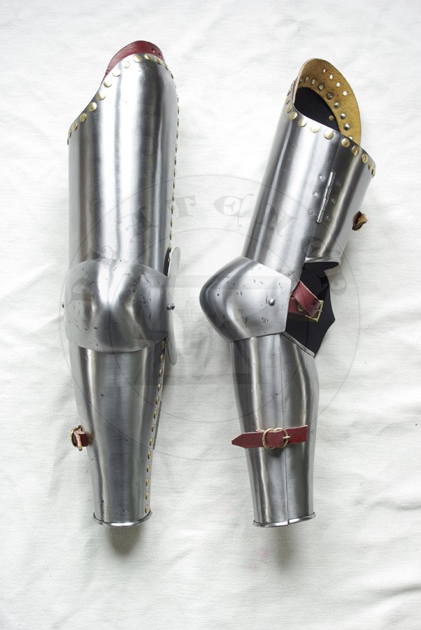 Osony rk wykonane ze stali redniowglowej bdce jedn z moliwych interpretacji uzbrojenia widocznego na przedstawieniach zbrojnych z srebrnego otarza w. Jakuba z katedry w Pistoi./Arm harness made from medium carbon steel which are one of possible version of harness depict by men-at-arms from silver altar of St. James in Pistoia Cathedral.