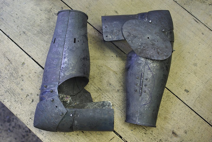 Narczaki pytowe w produkcji/Plate arm harness in production