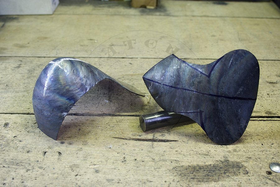Narczaki pytowe w produkcji/Plate arm harness in production