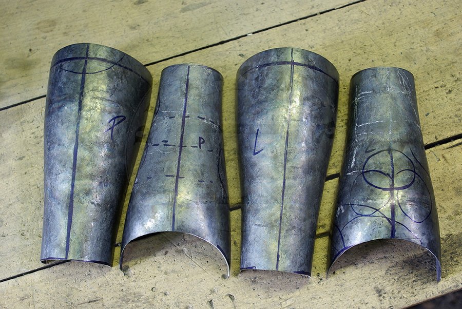 Narczaki pytowe w produkcji/Plate arm harness in production