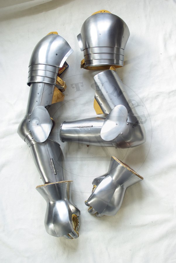 Pytowe osony rk koniec XIV wieku, pcztek XV./ Plate arm harness for late XIV c. - begin of XV c.