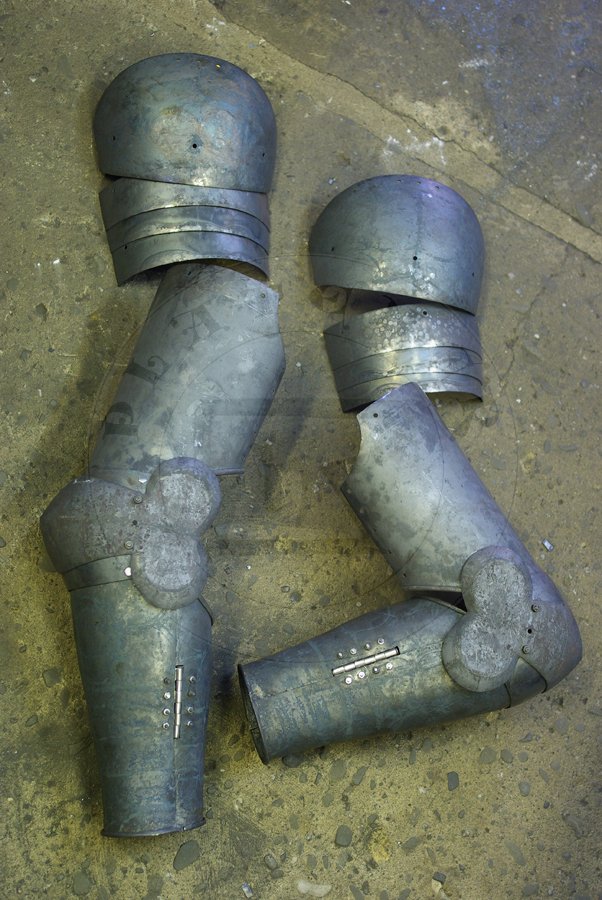 Narczaki pytowe wzorowane na nagrobku Edwarda Czarnego Ksicia/Plate arm harness based on effigy of Edward The Black Prince