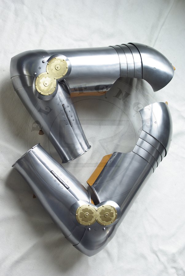 Narczaki pytowe wzorowane na nagrobku Edwarda Czarnego Ksicia/Plate arm harness based on effigy of Edward The Black Prince
