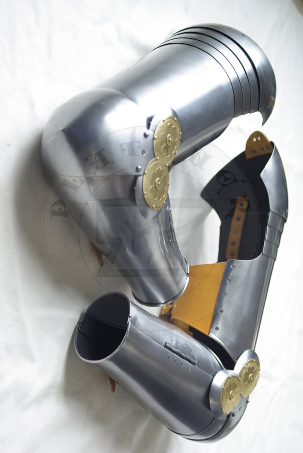 Narczaki pytowe wzorowane na nagrobku Edwarda Czarnego Ksicia/Plate arm harness based on effigy of Edward The Black Prince