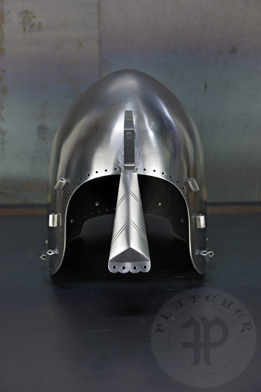 Reproduction of the helmet from Nysa(Poland) equipped with a nasal guard based on the original from Amersfoort (Holland). / Replika hemu z Nysy wyposaona w nosal wzorowany na oryginale z Amersfoort w Holandii.