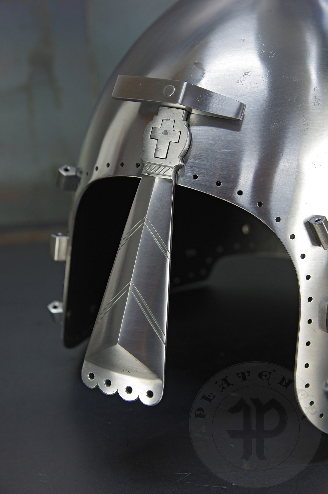 Reproduction of the helmet from Nysa(Poland) equipped with a nasal guard based on the original from Amersfoort (Holland). / Replika hemu z Nysy wyposaona w nosal wzorowany na oryginale z Amersfoort w Holandii.