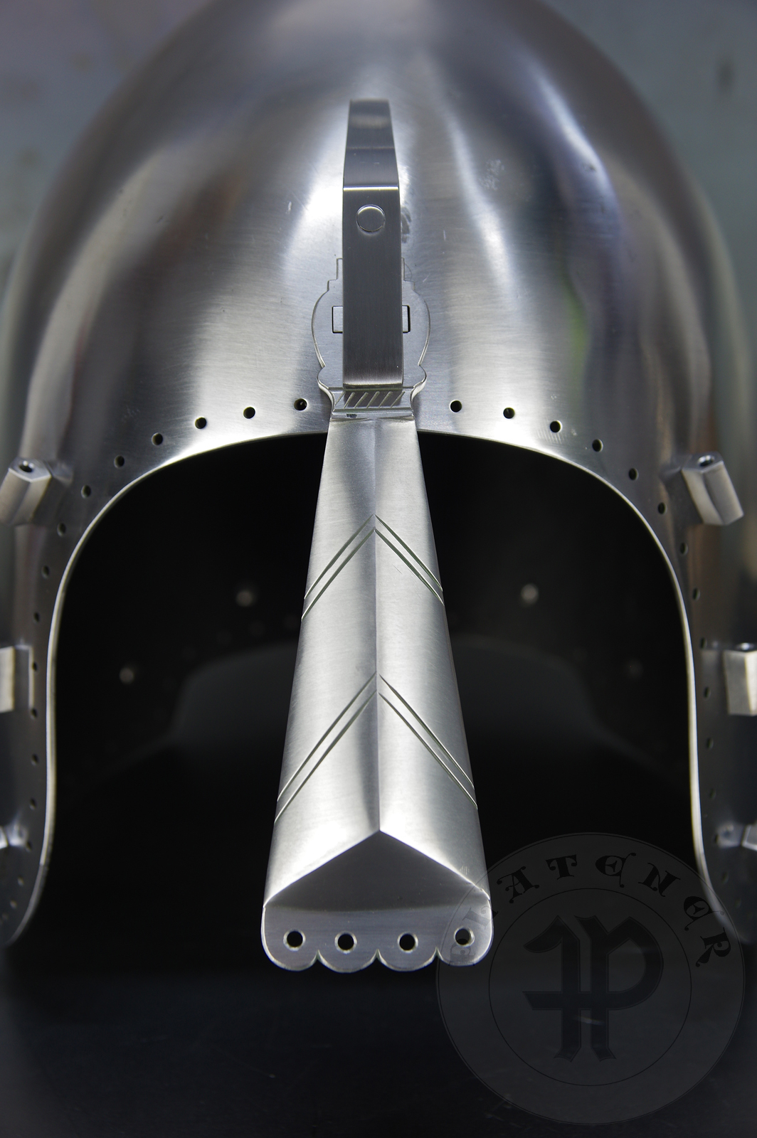 Reproduction of the helmet from Nysa(Poland) equipped with a nasal guard based on the original from Amersfoort (Holland). / Replika hemu z Nysy wyposaona w nosal wzorowany na oryginale z Amersfoort w Holandii.