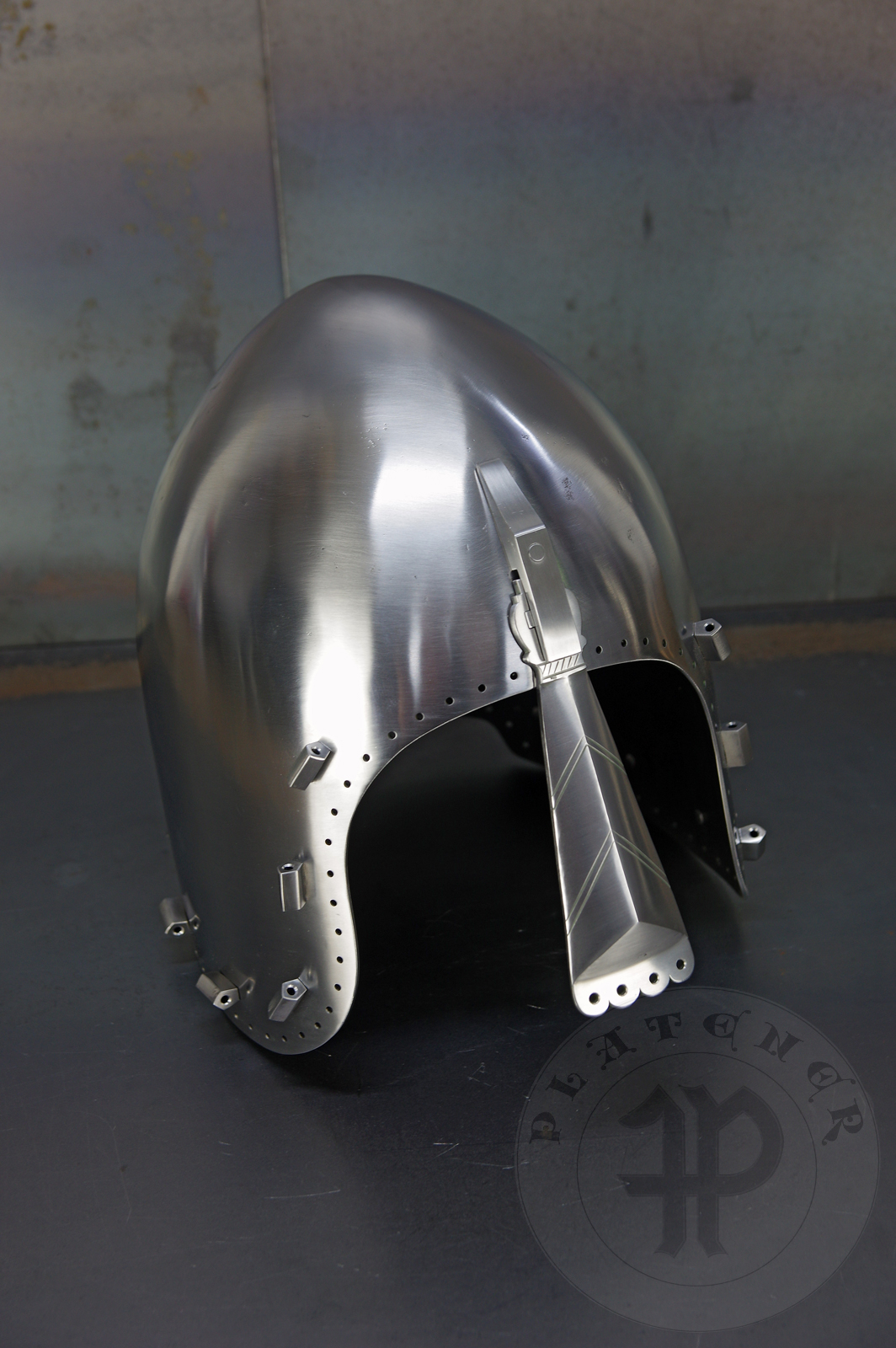 Reproduction of the helmet from Nysa(Poland) equipped with a nasal guard based on the original from Amersfoort (Holland). / Replika hemu z Nysy wyposaona w nosal wzorowany na oryginale z Amersfoort w Holandii.