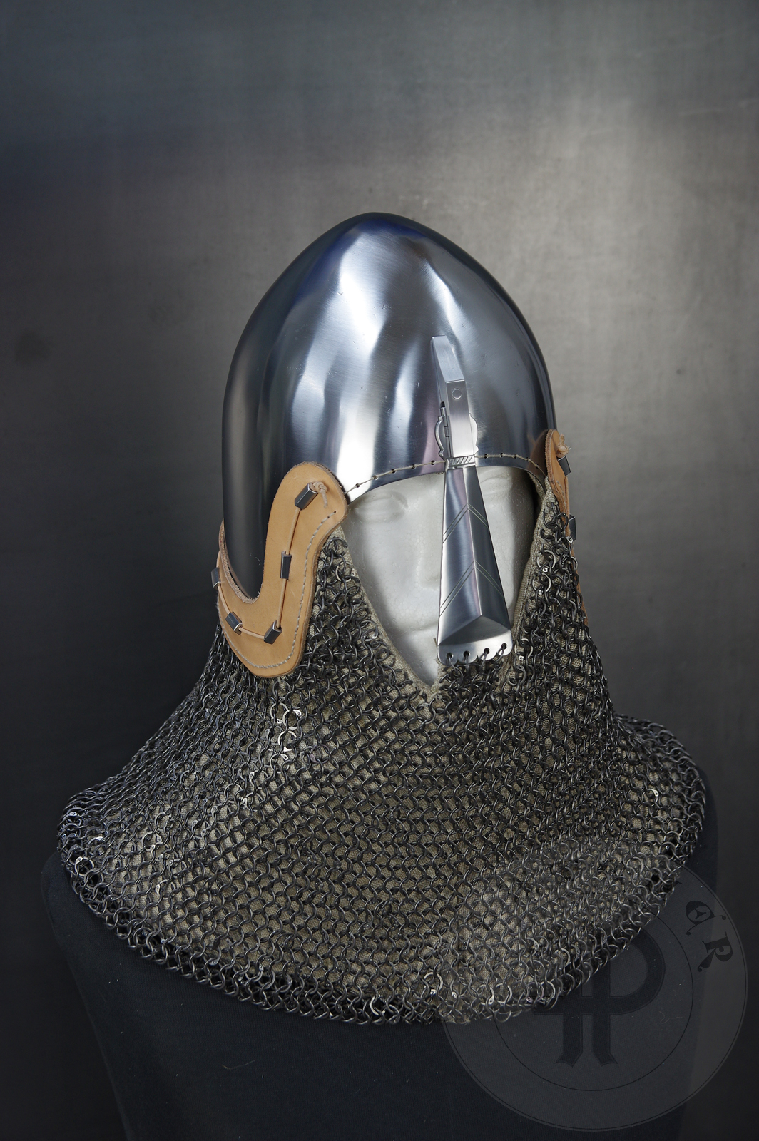 Reproduction of the helmet from Nysa(Poland) equipped with a nasal guard based on the original from Amersfoort (Holland). / Replika hemu z Nysy wyposaona w nosal wzorowany na oryginale z Amersfoort w Holandii.