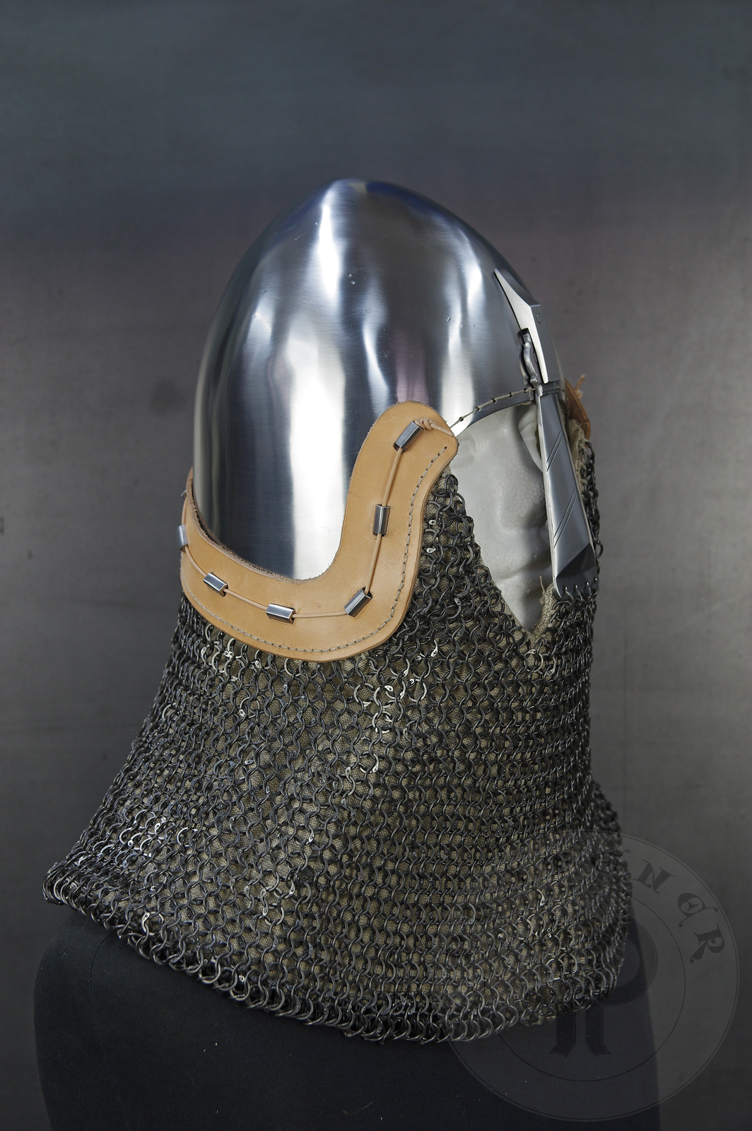 Reproduction of the helmet from Nysa(Poland) equipped with a nasal guard based on the original from Amersfoort (Holland). / Replika hemu z Nysy wyposaona w nosal wzorowany na oryginale z Amersfoort w Holandii.