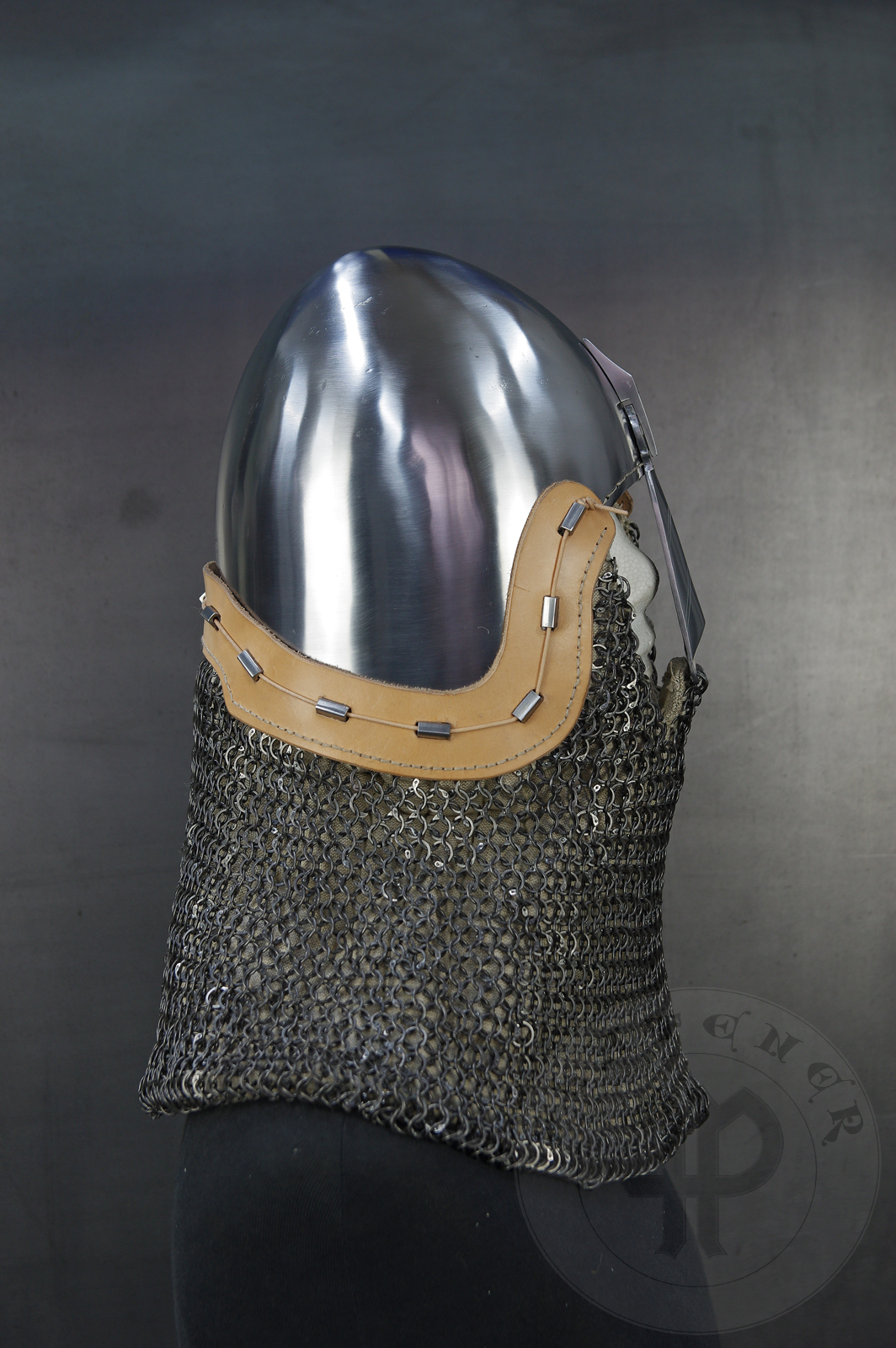 Reproduction of the helmet from Nysa(Poland) equipped with a nasal guard based on the original from Amersfoort (Holland). / Replika hemu z Nysy wyposaona w nosal wzorowany na oryginale z Amersfoort w Holandii.