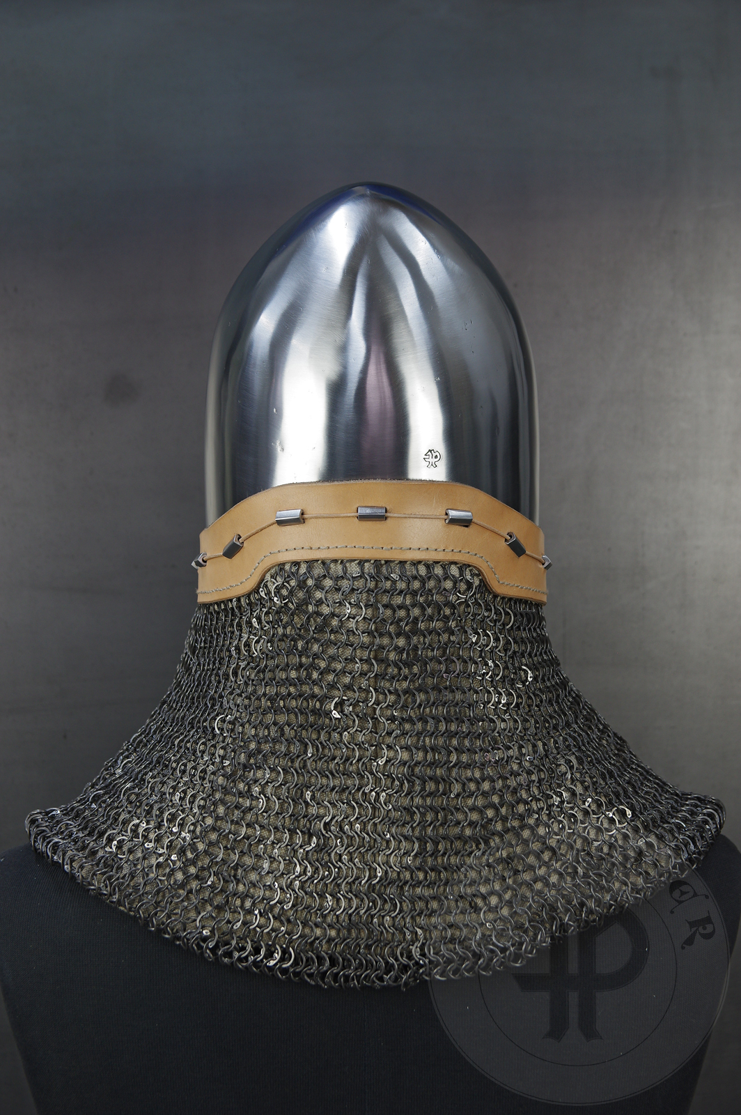 Reproduction of the helmet from Nysa(Poland) equipped with a nasal guard based on the original from Amersfoort (Holland). / Replika hemu z Nysy wyposaona w nosal wzorowany na oryginale z Amersfoort w Holandii.