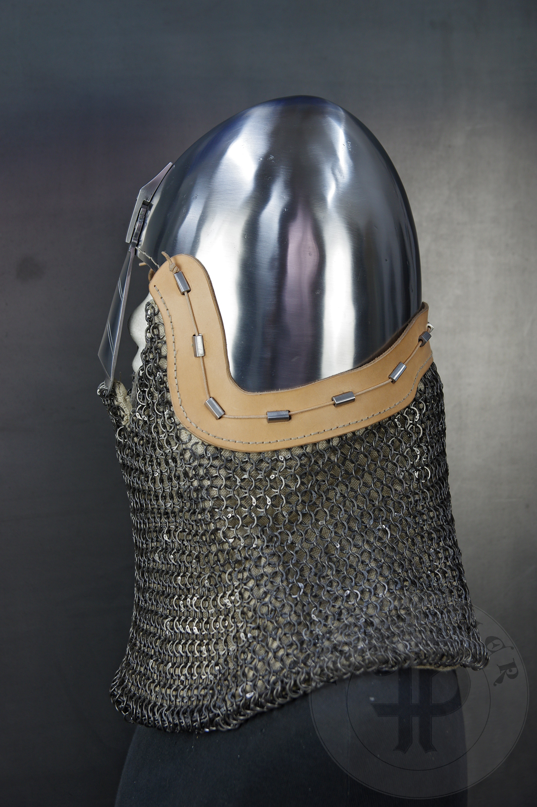 Reproduction of the helmet from Nysa(Poland) equipped with a nasal guard based on the original from Amersfoort (Holland). / Replika hemu z Nysy wyposaona w nosal wzorowany na oryginale z Amersfoort w Holandii.