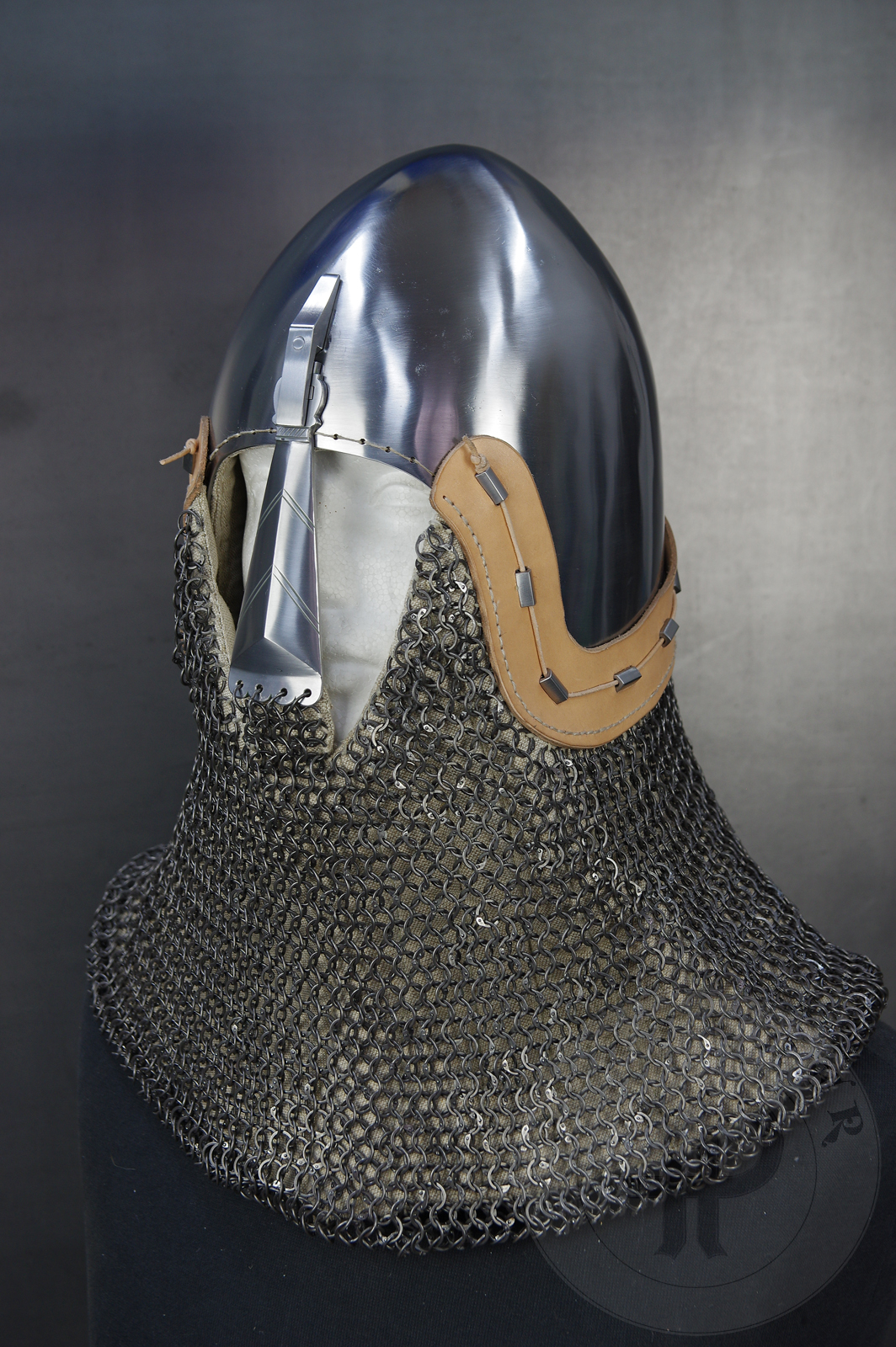 Reproduction of the helmet from Nysa(Poland) equipped with a nasal guard based on the original from Amersfoort (Holland). / Replika hemu z Nysy wyposaona w nosal wzorowany na oryginale z Amersfoort w Holandii.