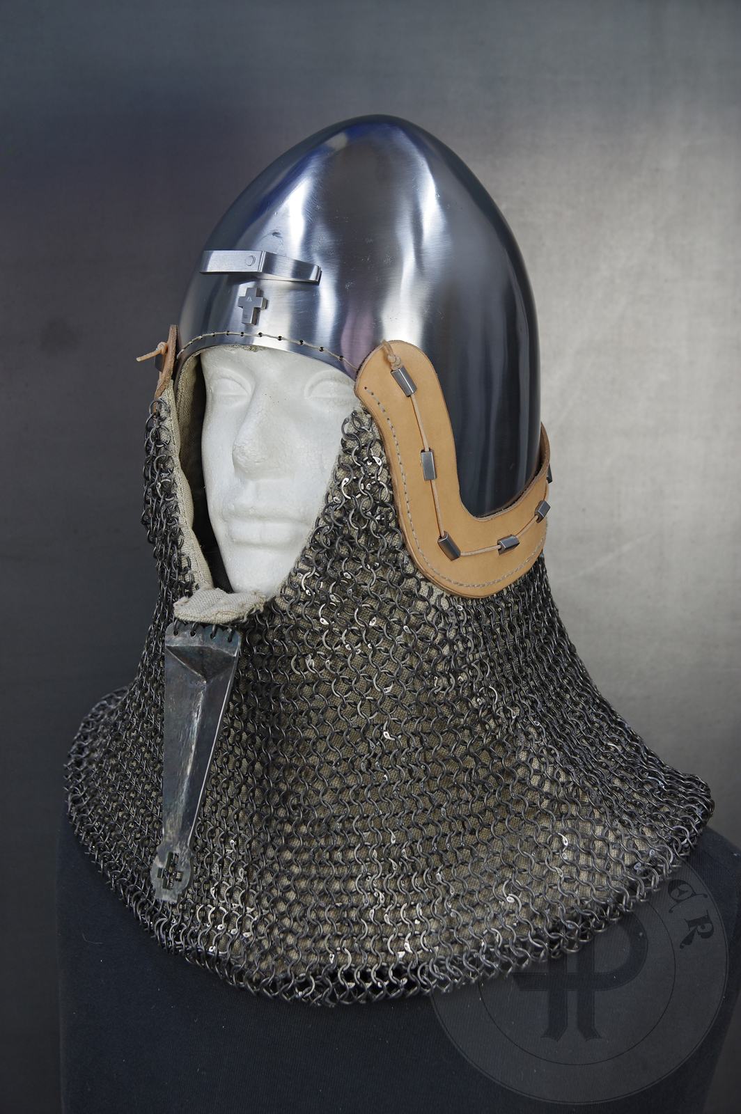 Reproduction of the helmet from Nysa(Poland) equipped with a nasal guard based on the original from Amersfoort (Holland). / Replika hemu z Nysy wyposaona w nosal wzorowany na oryginale z Amersfoort w Holandii.