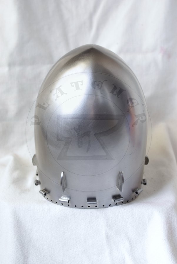 Basinet z nosalem datowany na poowe XIV wieku. Hartowany i odpuszczany do twardoci 30 HRC./Bascinet with nasal dated for half of XIV c. Heat hardened and tempered up to 30 HRC.