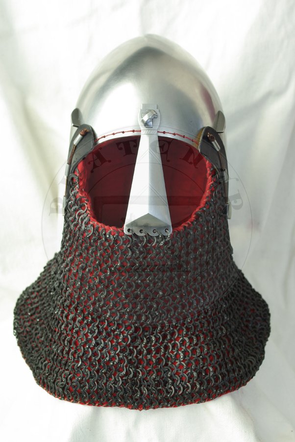 Basinet z nosalem datowany na poowe XIV wieku. Hartowany i odpuszczany do twardoci 30 HRC./Bascinet with nasal dated for half of XIV c. Heat hardened and tempered up to 30 HRC.