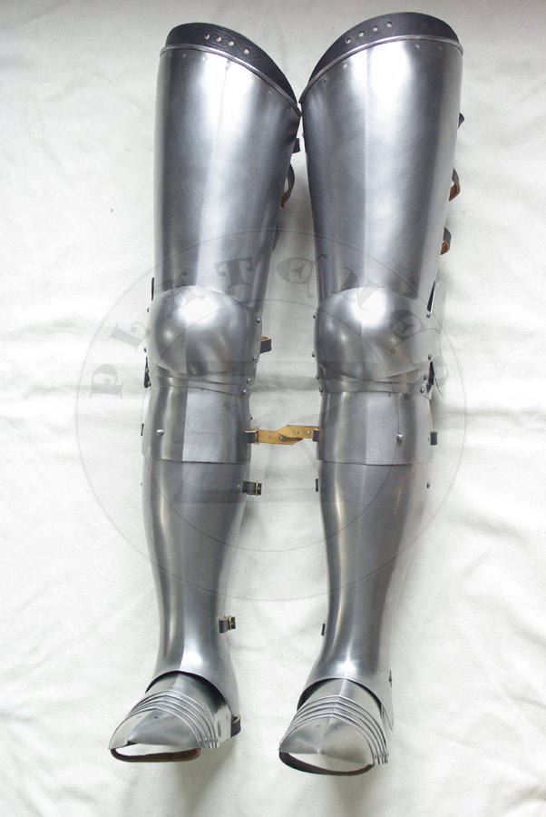 Pene bigwanty pytowe wzorowane na osonach ng delfina Francji Karola VI, koniec XIV w./Complete leg harness based on Charles VI harness, late XIV c.