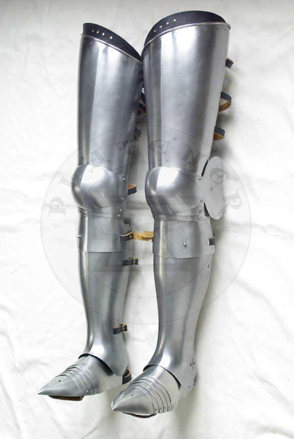 Pene bigwanty pytowe wzorowane na osonach ng delfina Francji Karola VI, koniec XIV w./Complete leg harness based on Charles VI harness, late XIV c.