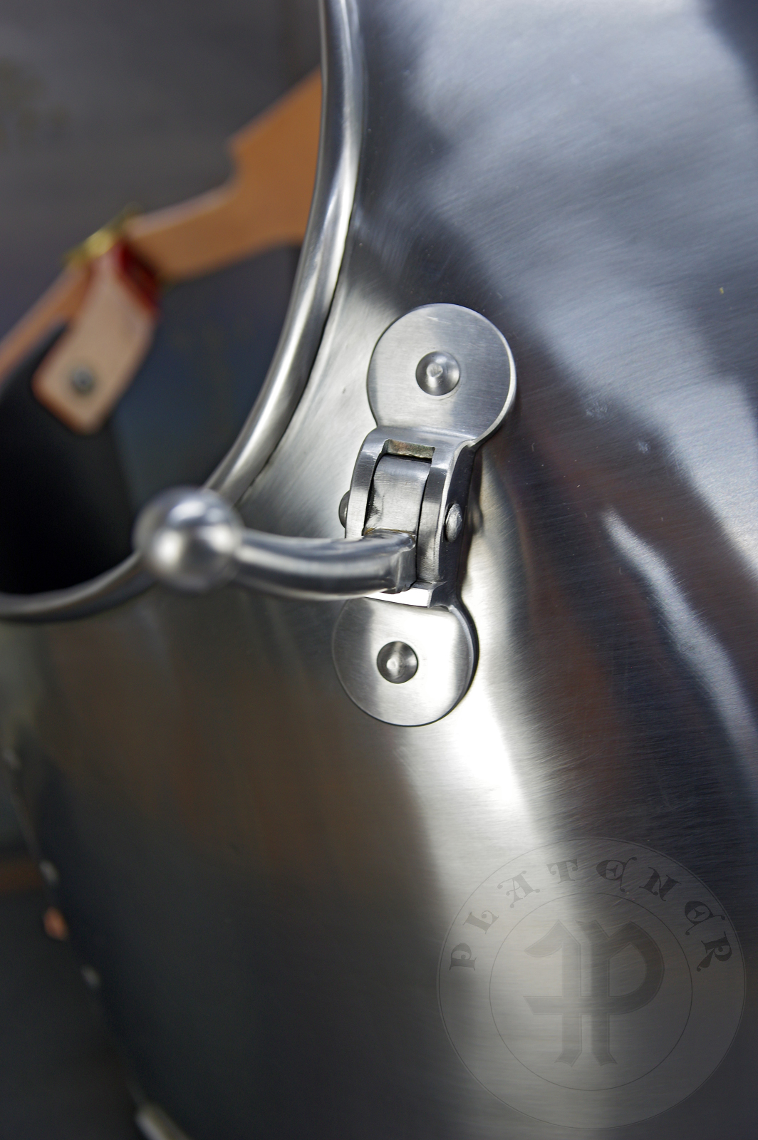 Segmented breastplate based on find from Bosnia and art from late XIV c. and early XV c. Lance rest is based on one from the CH13 breastplate. Heat hardened and tempered up to 42 HRC. / Napiernik segmentowy wzorowany na znalesiku z Boni oraz przedstawienia w sztuce z koca XIV oraz pocztku XV wieku. Hartowany i odpuszczany do 42 HRC.