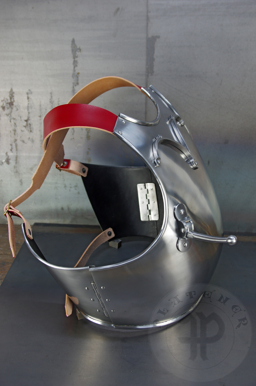 Segmented breastplate based on find from Bosnia and art from late XIV c. and early XV c. Lance rest is based on one from the CH13 breastplate. Heat hardened and tempered up to 42 HRC. / Napiernik segmentowy wzorowany na znalesiku z Boni oraz przedstawienia w sztuce z koca XIV oraz pocztku XV wieku. Hartowany i odpuszczany do 42 HRC.