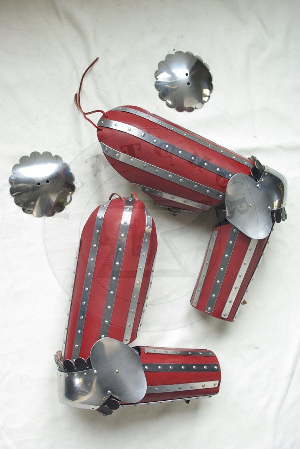 Zbrojnikowe osony rk wzorowane na nagrobkach niemieckich rycerzy: Beringera von Berlichinge 1377 oraz Voita von Rieneck 1379/Composite arm harness based on german knights effigies: Beringer von Berlichinge 1377 and Voit von Rieneck 1379