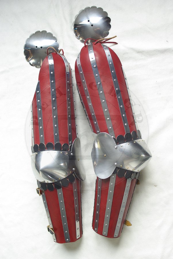 Zbrojnikowe osony rk wzorowane na nagrobkach niemieckich rycerzy: Beringera von Berlichinge 1377 oraz Voita von Rieneck 1379/Composite arm harness based on german knights effigies: Beringer von Berlichinge 1377 and Voit von Rieneck 1379