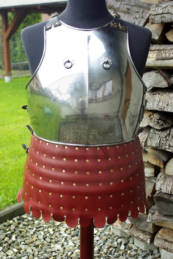 Kirys z kryt szorc wzorowany na nagrobkach niemieckich rycerzy: Beringera von Berlichinge 1377 oraz Voita von Rieneck 1379/Cuirass with covered fauld based on german knights effigies: Beringer von Berlichinge 1377 and Voit von Rieneck 1379 