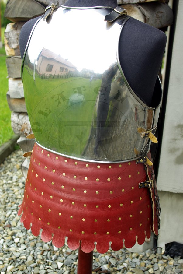 Kirys z kryt szorc wzorowany na nagrobkach niemieckich rycerzy: Beringera von Berlichinge 1377 oraz Voita von Rieneck 1379/Cuirass with covered fauld based on german knights effigies: Beringer von Berlichinge 1377 and Voit von Rieneck 1379 