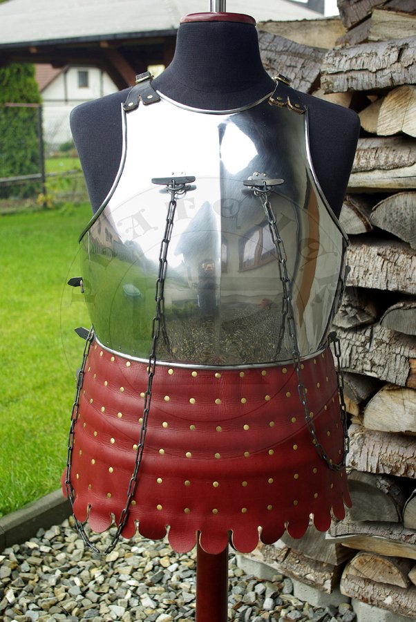 Kirys z kryt szorc wzorowany na nagrobkach niemieckich rycerzy: Beringera von Berlichinge 1377 oraz Voita von Rieneck 1379/Cuirass with covered fauld based on german knights effigies: Beringer von Berlichinge 1377 and Voit von Rieneck 1379 
