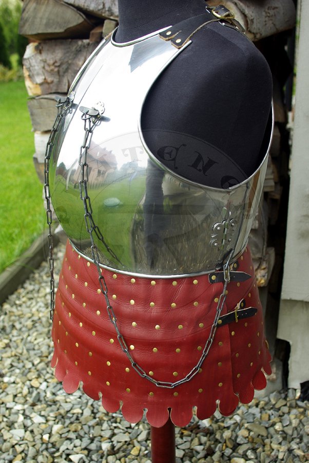 Kirys z kryt szorc wzorowany na nagrobkach niemieckich rycerzy: Beringera von Berlichinge 1377 oraz Voita von Rieneck 1379/Cuirass with covered fauld based on german knights effigies: Beringer von Berlichinge 1377 and Voit von Rieneck 1379 
