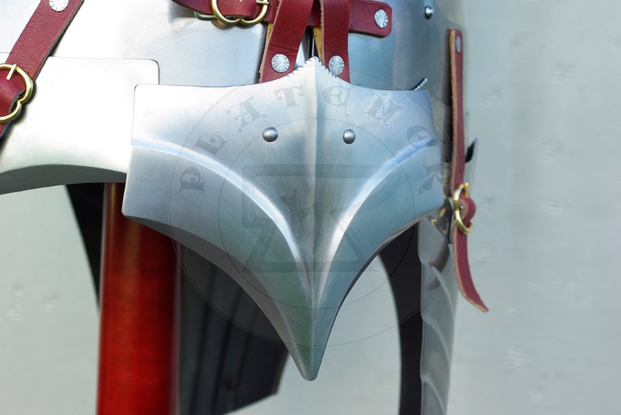 Kirys i naramienniki wykonane w caoci ze stali redniowglowej, pny XV wiek. Cao hartowana i odpuszczana do twardoci 40-42 HRC. Kirys inspirowany kirysem 'alla tedesca' z muzeum w Prediger Schwbisch Gmnd, przerobiony na czteroczciowo wosk konstrukcj./Cuirass and pauldrons fully made from medium carboon steel, late XV c. All is heat hardened and tempered up to hardness 40-42 HRC. Cuirass inspired by 'alla tedesca' cuirass from Museum im Prediger Schwbisch Gmnd, but was changed into typical four pieces italian construction.