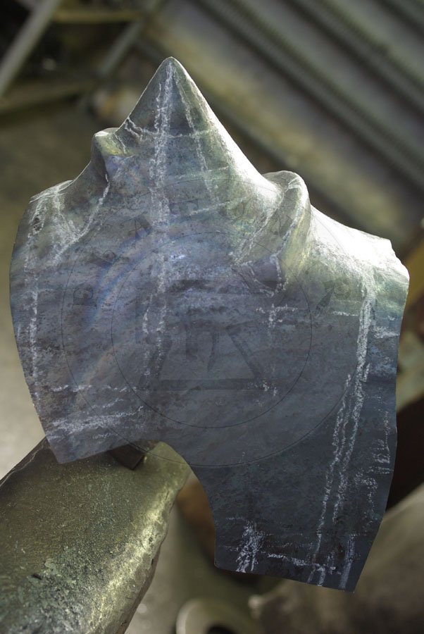 Hem w trakcie produkcji/Helmet during manufactur