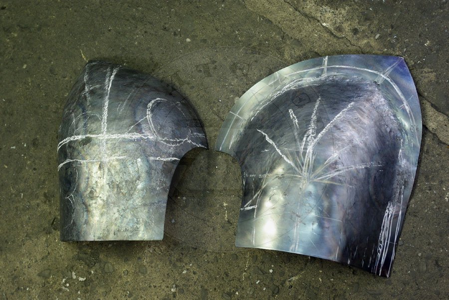 Hem w trakcie produkcji/Helmet during manufactur