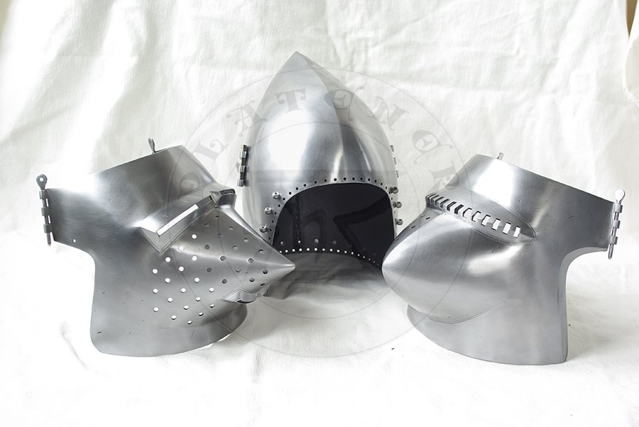 Przybica z zason typu psi pysk wzorowana na hemie CH16 z Churburga z dodatkow zason wzorowan na oryginale A69 z Wallace Collection./Visored bascinet based on helmet CH16 from Churburg with additional visor made in style of Wallace Collection A69.
