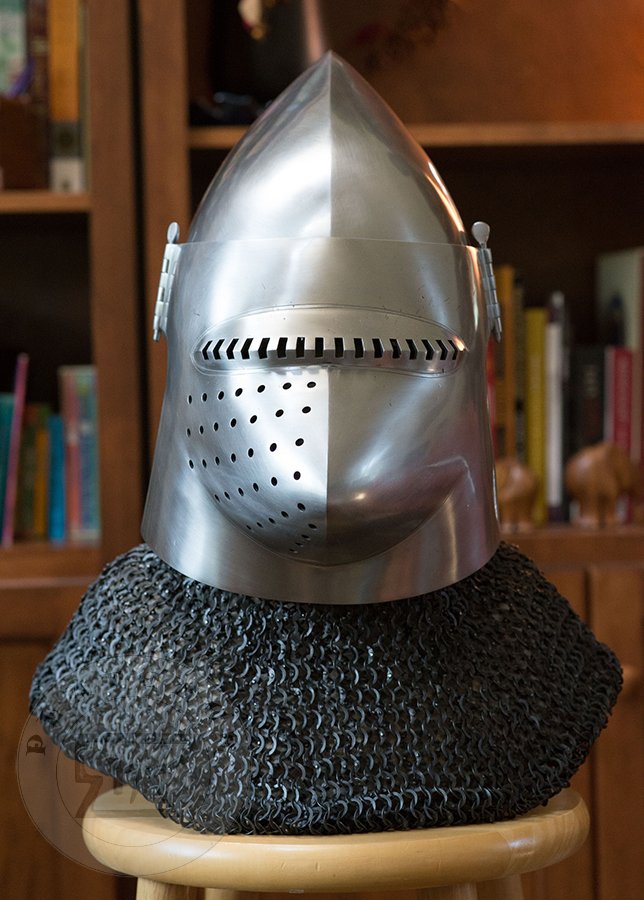 Przybica z zason typu psi pysk wzorowana na hemie CH16 z Churburga z dodatkow zason wzorowan na oryginale A69 z Wallace Collection./Visored bascinet based on helmet CH16 from Churburg with additional visor made in style of Wallace Collection A69.