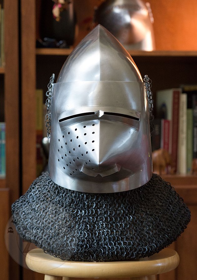 Przybica z zason typu psi pysk wzorowana na hemie CH16 z Churburga z dodatkow zason wzorowan na oryginale A69 z Wallace Collection./Visored bascinet based on helmet CH16 from Churburg with additional visor made in style of Wallace Collection A69.