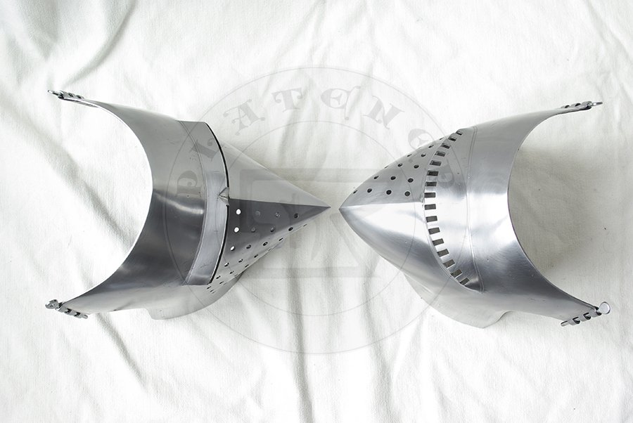 Przybica z zason typu psi pysk wzorowana na hemie CH16 z Churburga z dodatkow zason wzorowan na oryginale A69 z Wallace Collection./Visored bascinet based on helmet CH16 from Churburg with additional visor made in style of Wallace Collection A69.