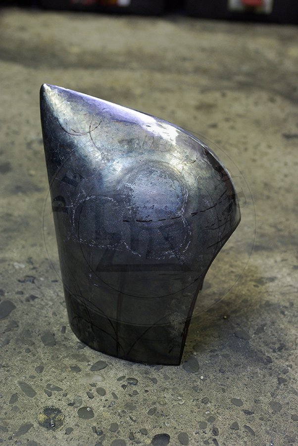 Przybica z zason typu psi pysk wzorowana na hemie CH16 z Churburga z dodatkow zason wzorowan na oryginale A69 z Wallace Collection./Visored bascinet based on helmet CH16 from Churburg with additional visor made in style of Wallace Collection A69.