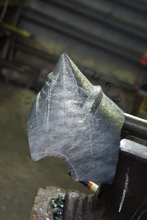 Przybica z zason typu psi pysk wzorowana na hemie CH16 z Churburga z dodatkow zason wzorowan na oryginale A69 z Wallace Collection./Visored bascinet based on helmet CH16 from Churburg with additional visor made in style of Wallace Collection A69.